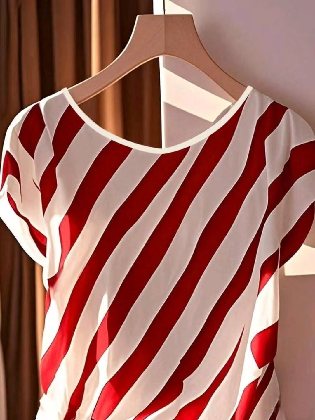 Summer New Lightweight Womens Crew-Neck T-Shirt