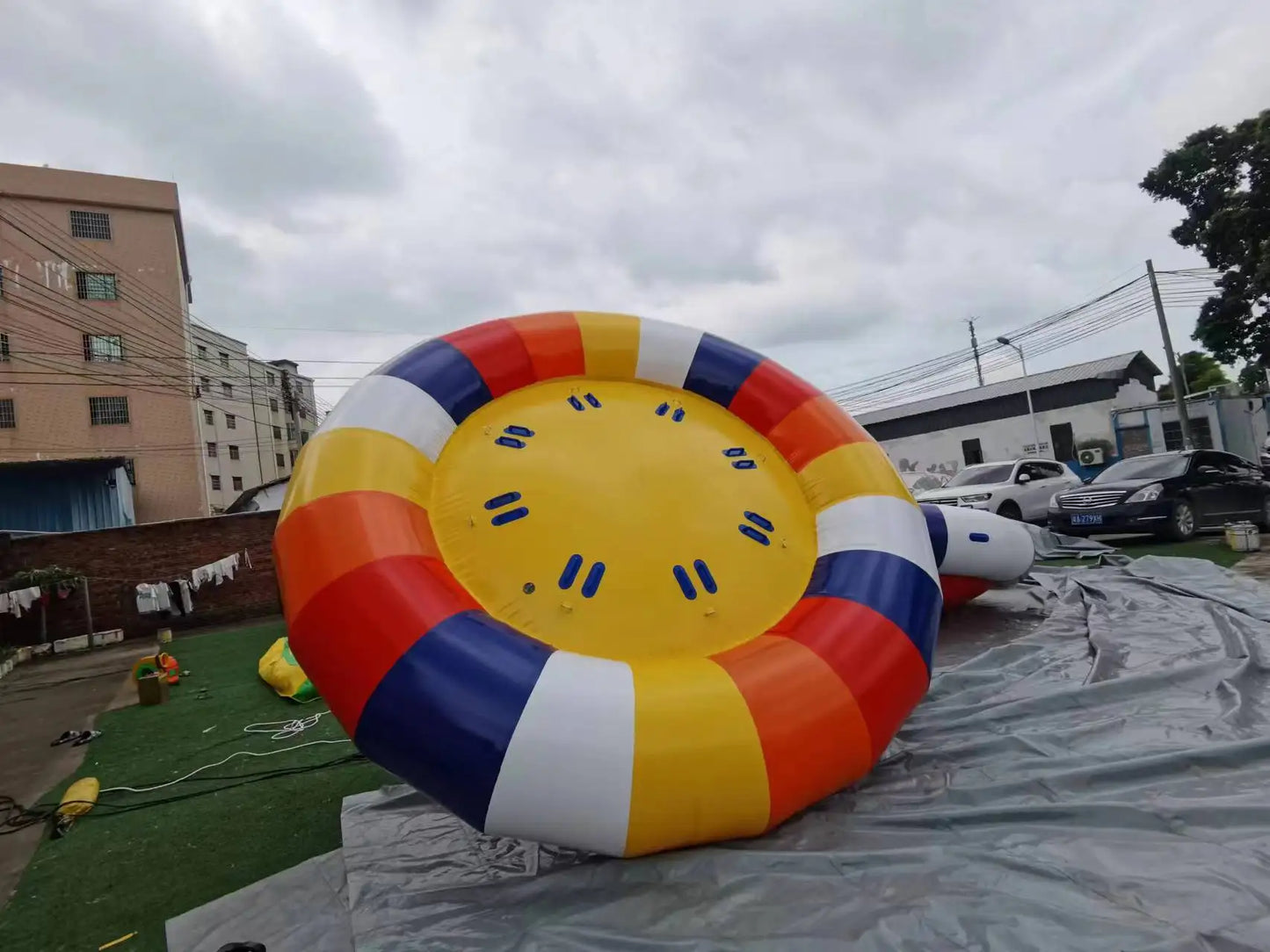 6 Person 10FT Sea Water Toys Flying Crazy UFO Inflatable Towable Spinning UFO Disco Boat for Outdoor Water Fun