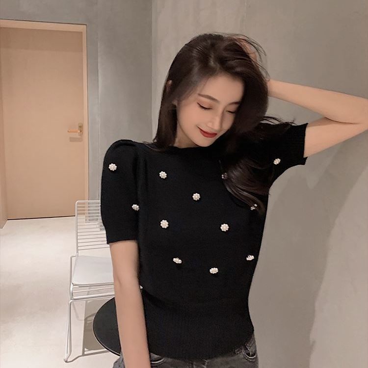 Straight-shoulder Short-sleeve Knit T-shirt
