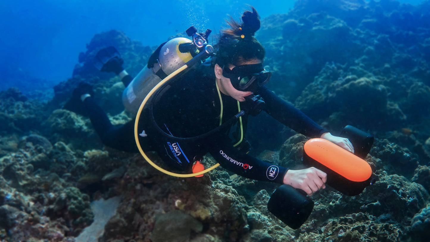 Sinodiving Powerful Electric Surfboard Sea Scooter Underwater up to 30 Meters for Diving & Surfing