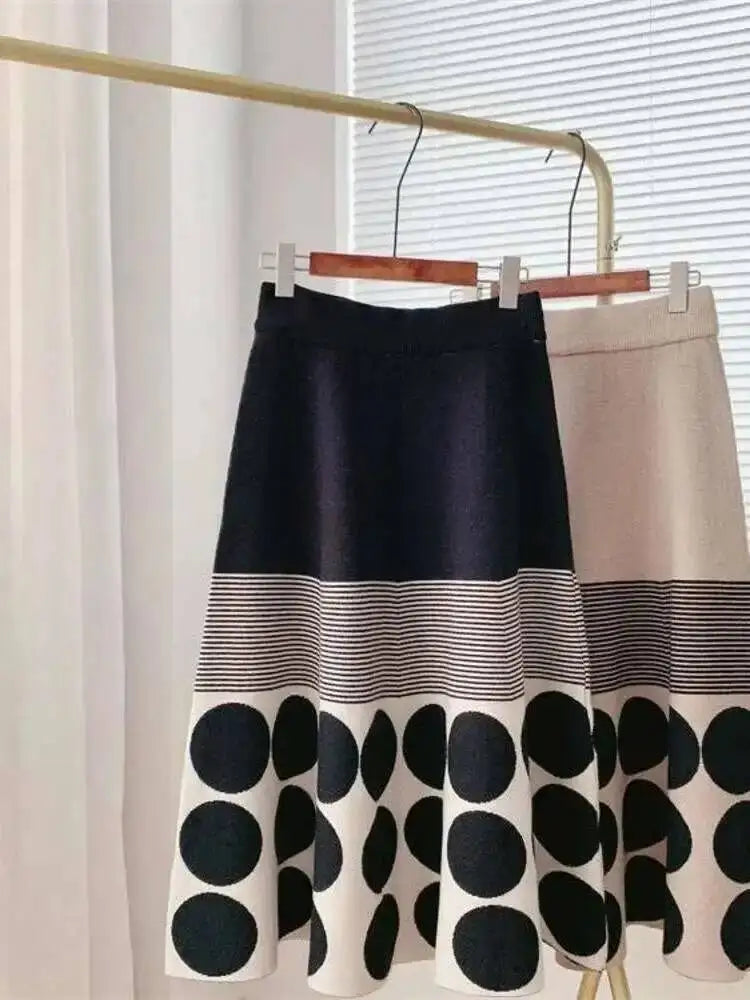 [EWQ]Japan Style Polka Dots Knitted High Waist Skirt Women's 2025 New Autumn Winter Oofice Lady Elastic A-line Pleated Midiskirt