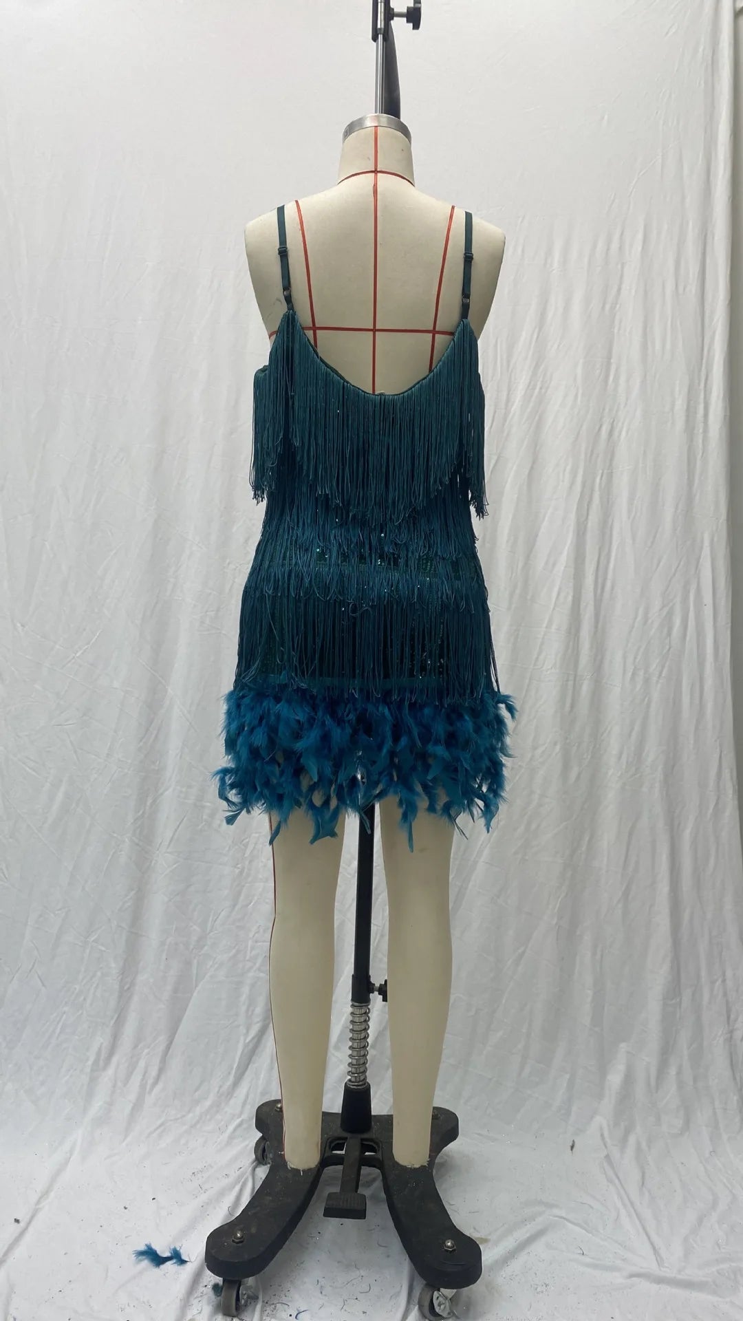 Summer Fashion Elegant Tassel Sequin Dress Women's Sexy Slim Sleeveless V-neck High Waist Suspender Feather Stitching Dresses