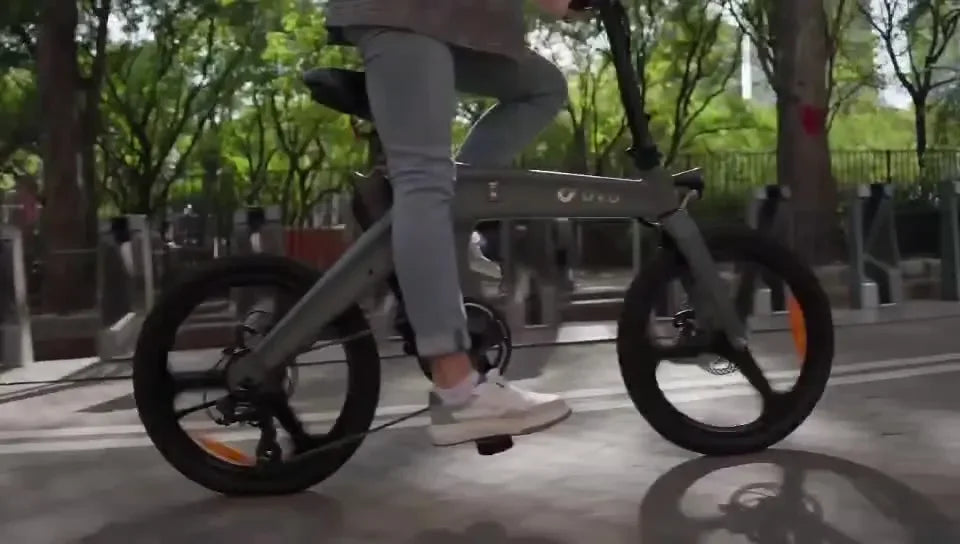 250W brushless motor electric bike, 20-inch 36V 10AH battery foldable electric bicycle, convenient ebike for urban commuting