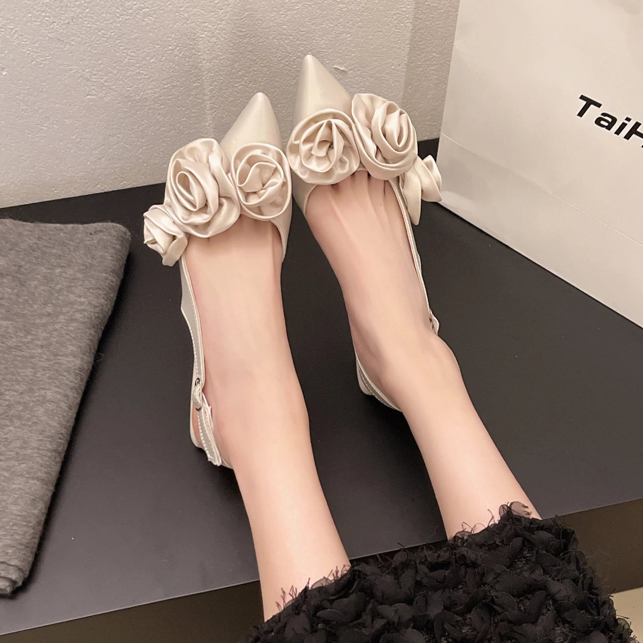 Designer Woman Shoes Pointed Toe Flower Sexy Women Shoes Sandals Dress Slippers Mules Shoes Spring New Flip Flops French Female