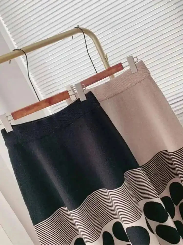 [EWQ]Japan Style Polka Dots Knitted High Waist Skirt Women's 2025 New Autumn Winter Oofice Lady Elastic A-line Pleated Midiskirt