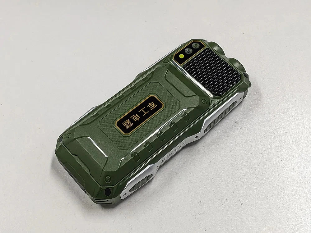 YEEMI Q8 GSM 2G Rugged Phone Big Battery Dual Flashlight 2.4inches HD Screen Dual SIM Mobile Phone Large Button Cellphone
