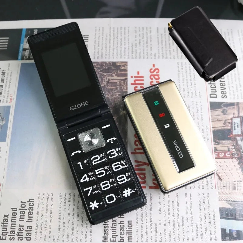 Low Price 2G GSM Folde Phone For Elderly Push-Button Durable Battery Quick Dial Loud Voice Two Sim Unlocked Foldable Cellphone