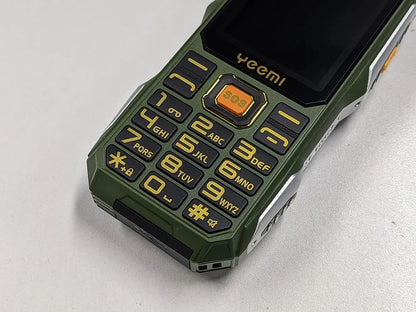 YEEMI Q8 GSM 2G Rugged Phone Big Battery Dual Flashlight 2.4inches HD Screen Dual SIM Mobile Phone Large Button Cellphone