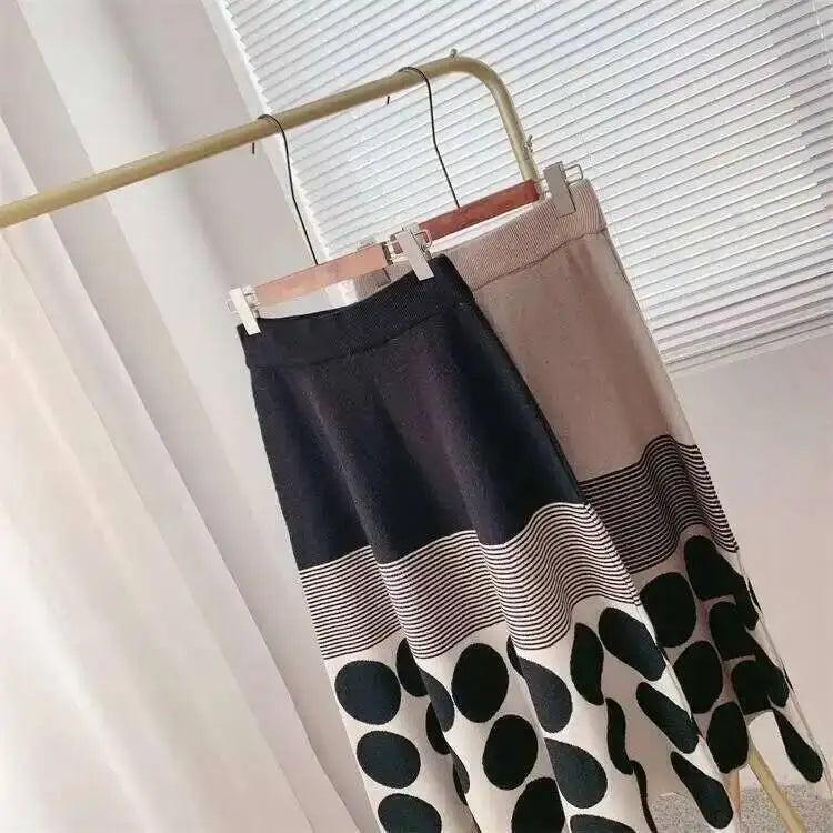 [EWQ]Japan Style Polka Dots Knitted High Waist Skirt Women's 2025 New Autumn Winter Oofice Lady Elastic A-line Pleated Midiskirt