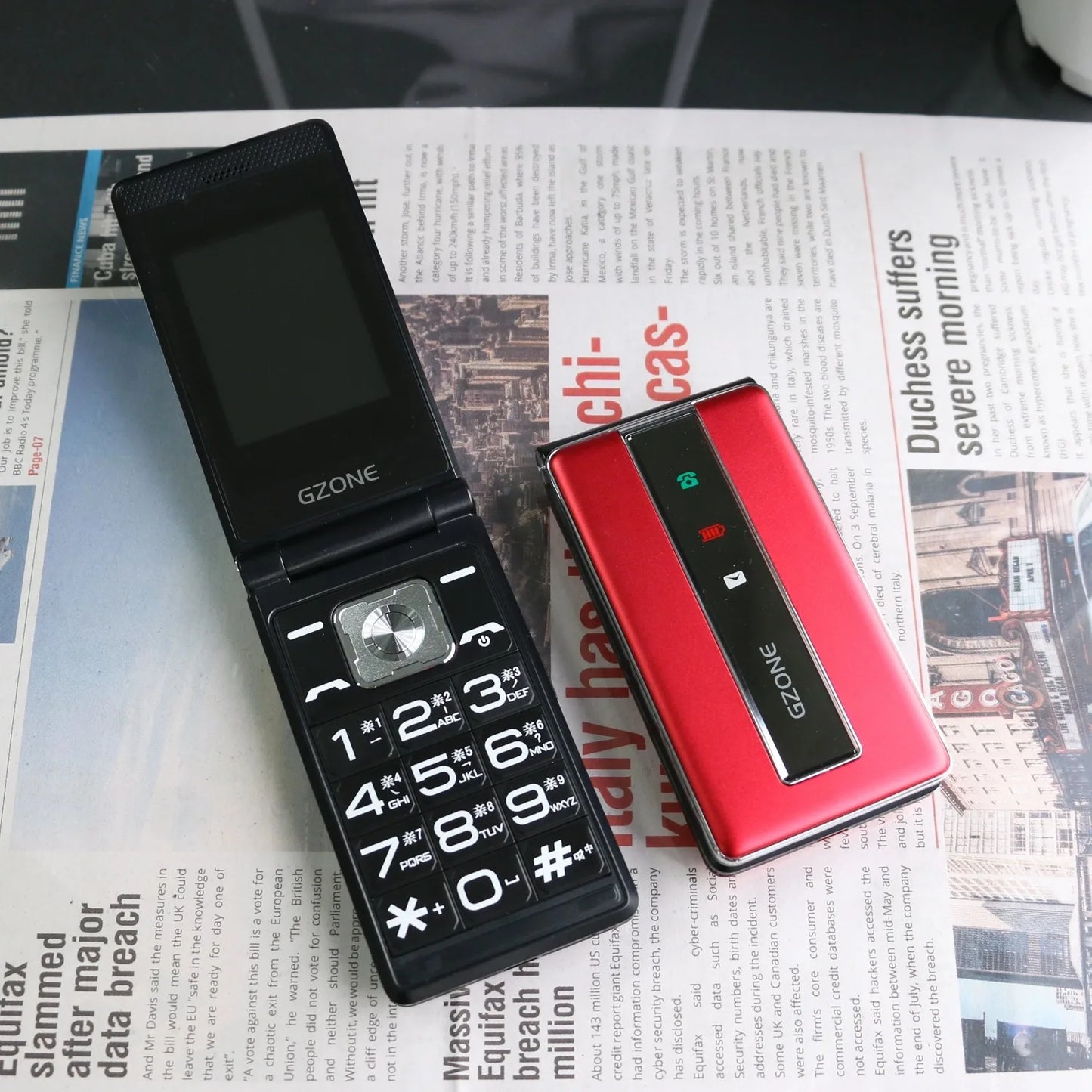 Low Price 2G GSM Folde Phone For Elderly Push-Button Durable Battery Quick Dial Loud Voice Two Sim Unlocked Foldable Cellphone