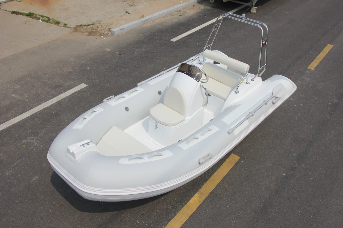 RIB Inflatable Boat Luxury Fiberglass Floor Hypalon/PVC Rescue Boat for Sport Leisure Lake Outdoor Entertainment