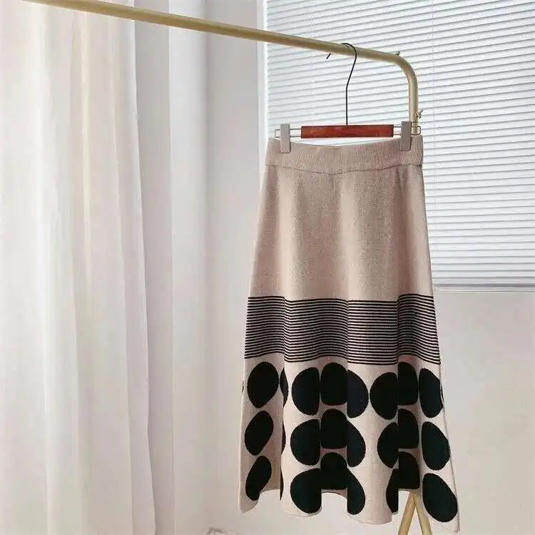 [EWQ]Japan Style Polka Dots Knitted High Waist Skirt Women's 2025 New Autumn Winter Oofice Lady Elastic A-line Pleated Midiskirt