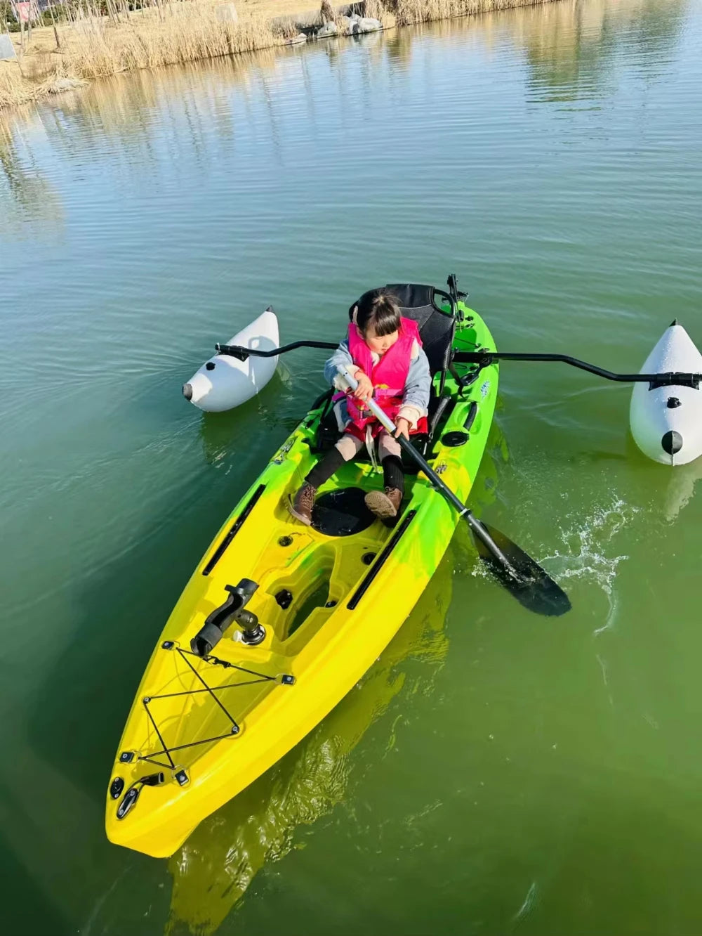 2025 Portable LLDPE Kayak With Split Hard Shell Electric Pedal-Driven Canoe For Solo Tandem Lake Sea Adventures Modular Assembly