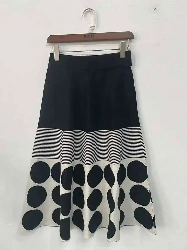 [EWQ]Japan Style Polka Dots Knitted High Waist Skirt Women's 2025 New Autumn Winter Oofice Lady Elastic A-line Pleated Midiskirt